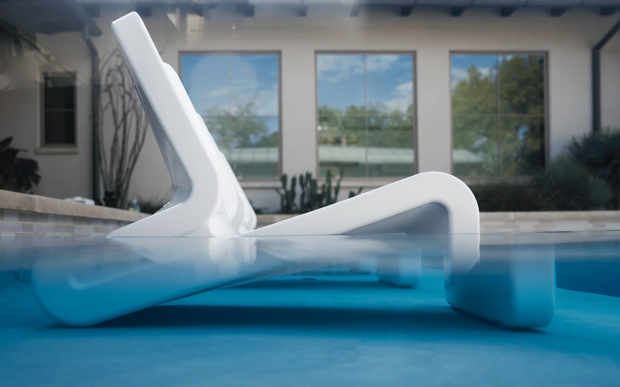 Line Lounge Chair - Image 4